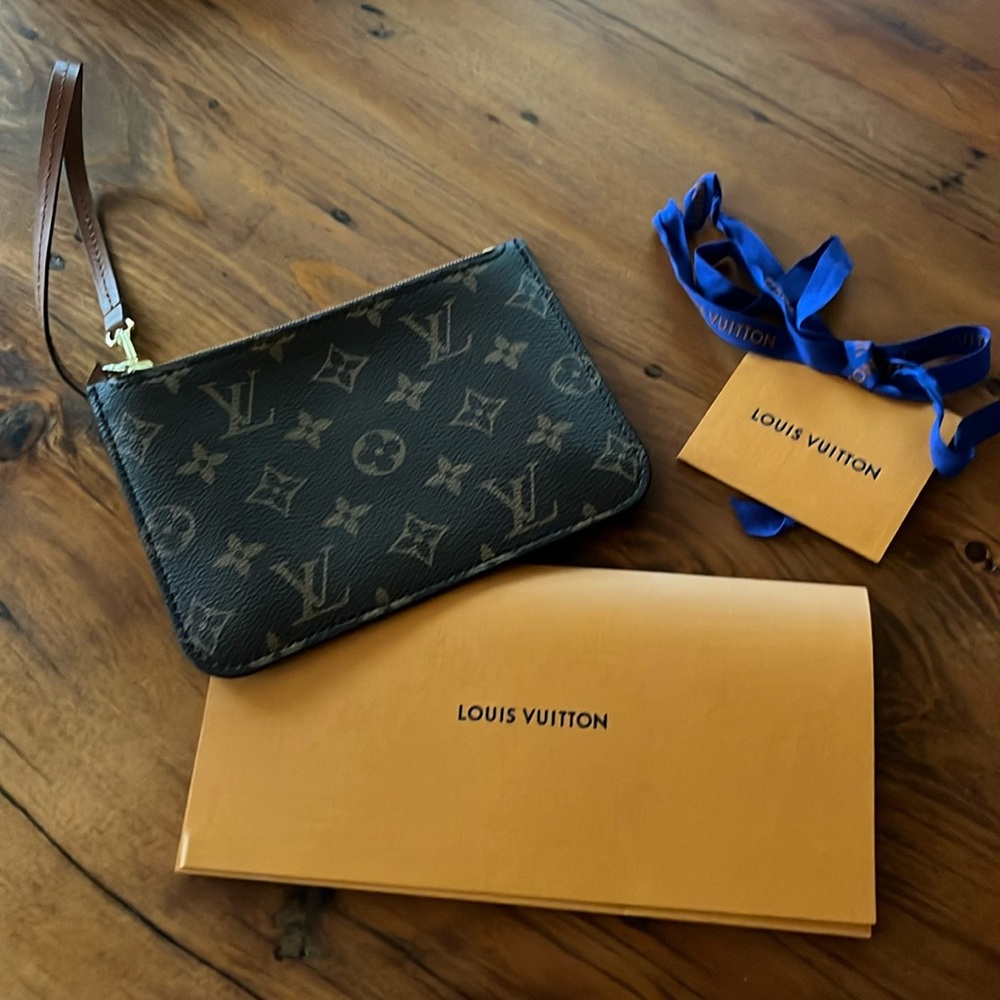 New Louis Vuitton small wristlet bag